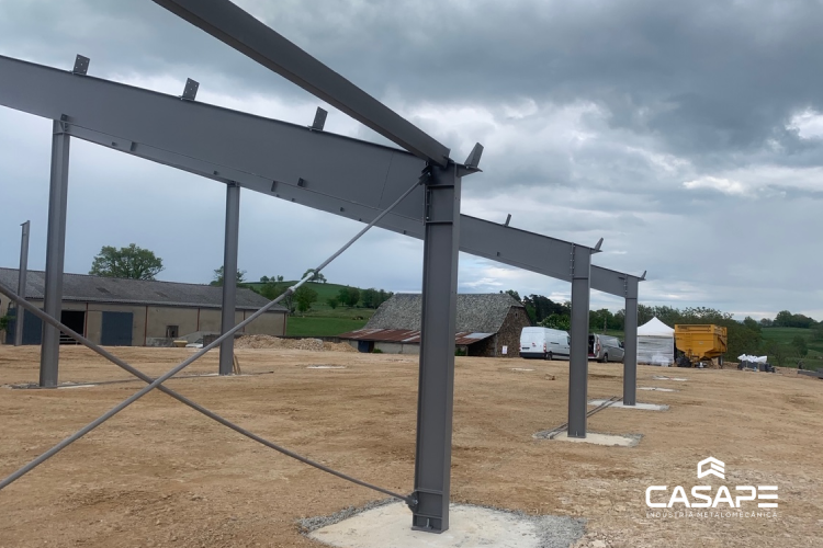 Estrutura metálica de apoio a painéis fotovoltaicos