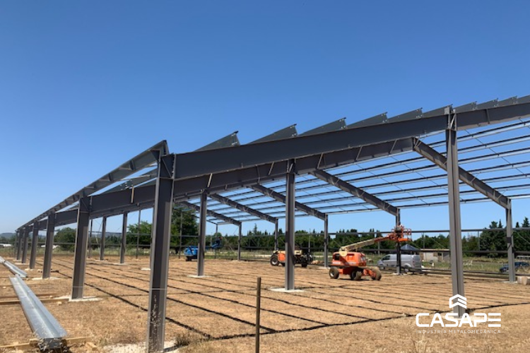 Estrutura metálica de apoio a painéis fotovoltaicos