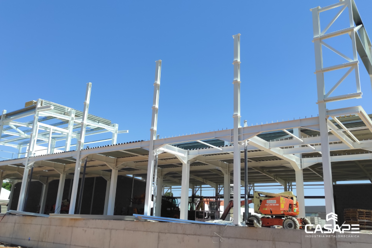 Edifício metálico comercial
