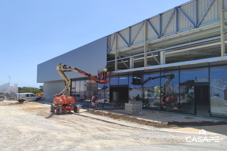 Edifício metálico comercial