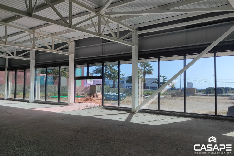 Edifício metálico comercial