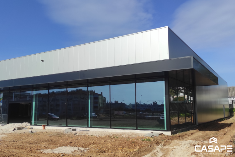 Edifício metálico comercial